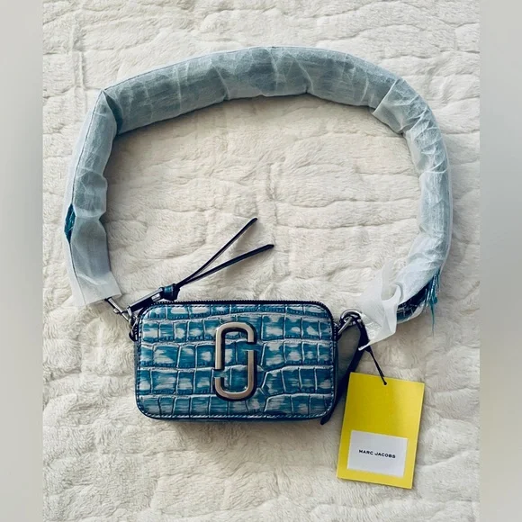 MARC JACOBS Snapshot
Bag Blue 'The Croc - Color: HARBOR BLUE with dust bag🔥🔥🔥 - Picture 5 of 14